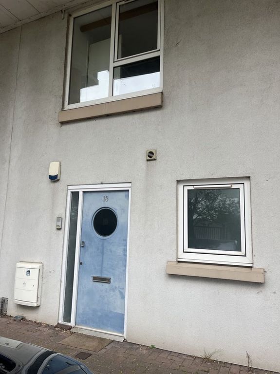 Property photo 2 of 12