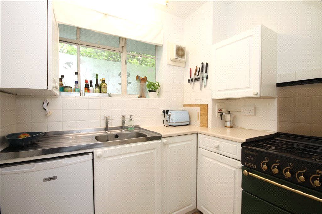 Property photo 3 of 8 Kitchen
