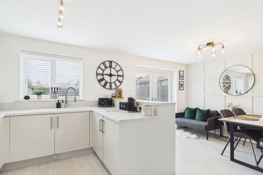 Property photo 3 of 20 Kitchen Diner