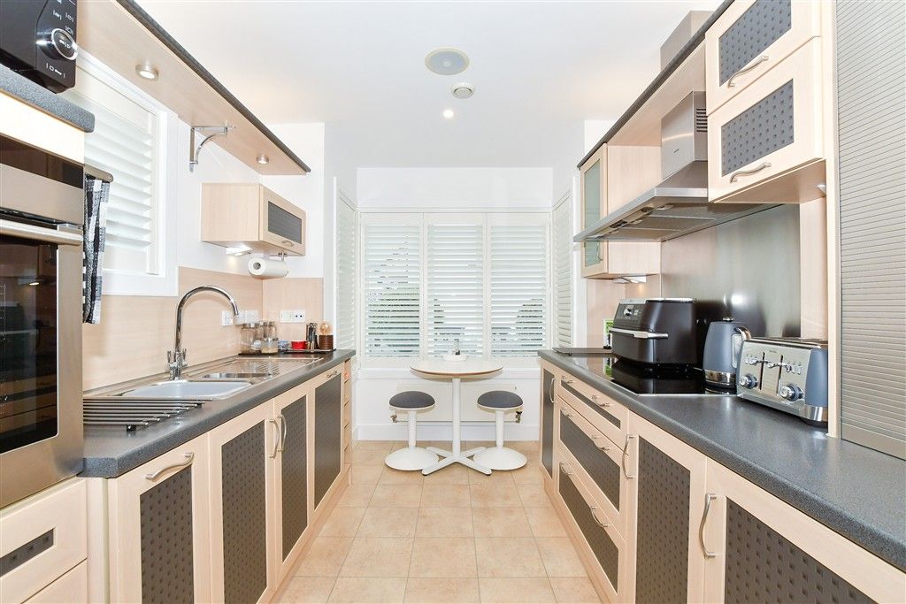 Property photo 3 of 10 Kitchen Area