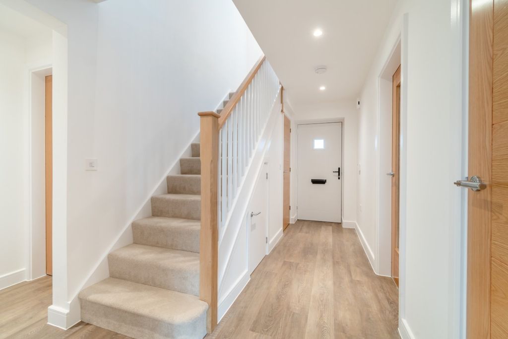 Property photo 3 of 17 Hallway