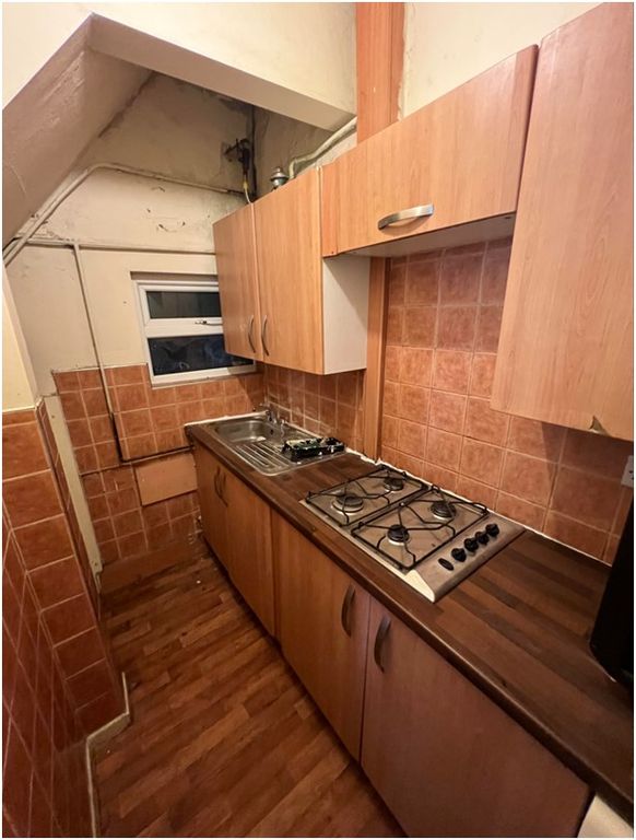 Property photo 3 of 7 Kitchen