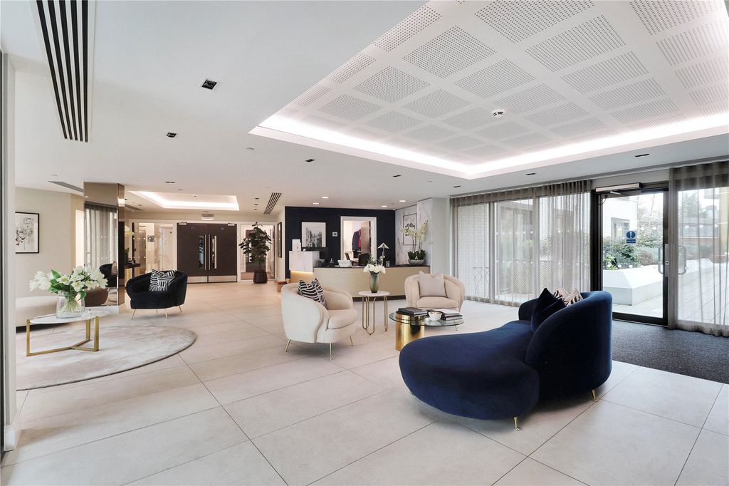 Property photo 3 of 12 Communal Area