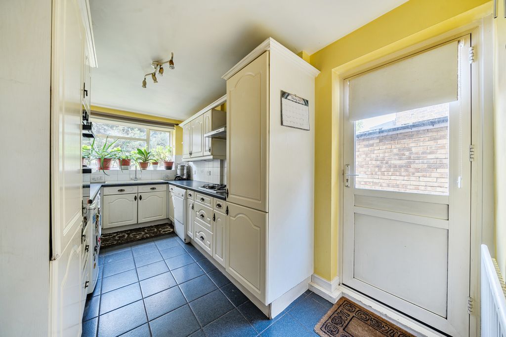 Property photo 2 of 14 Kitchen