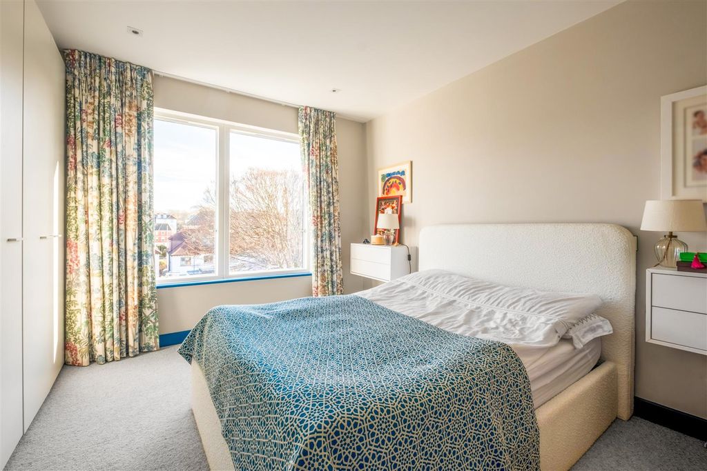 Additional image 11 of 3 bed flat to rentPalmeira Avenue, Hove BN3