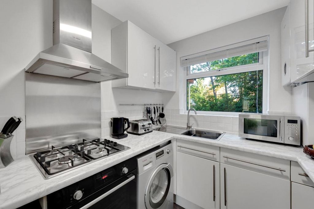 Property photo 2 of 15 Picture No. 12