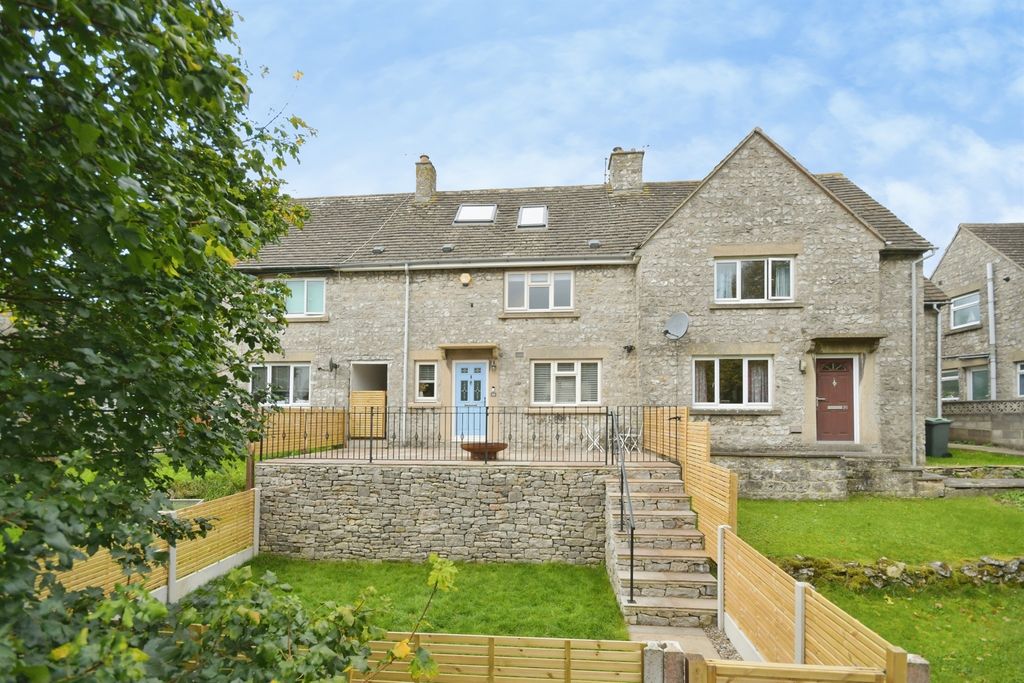 Property photo 1 of 28