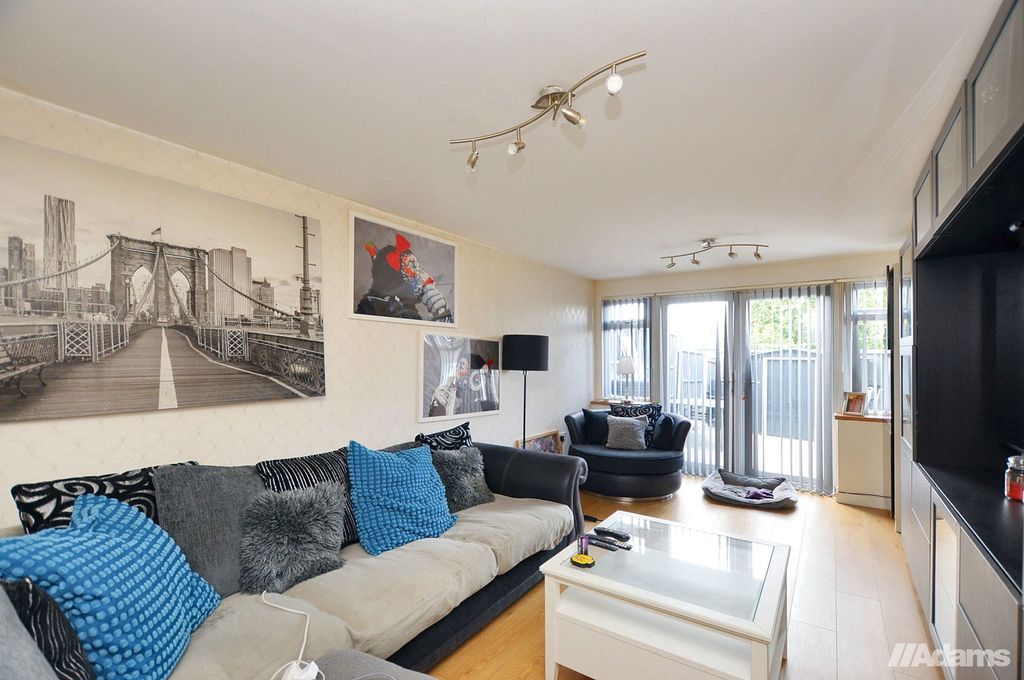 Property photo 2 of 11
