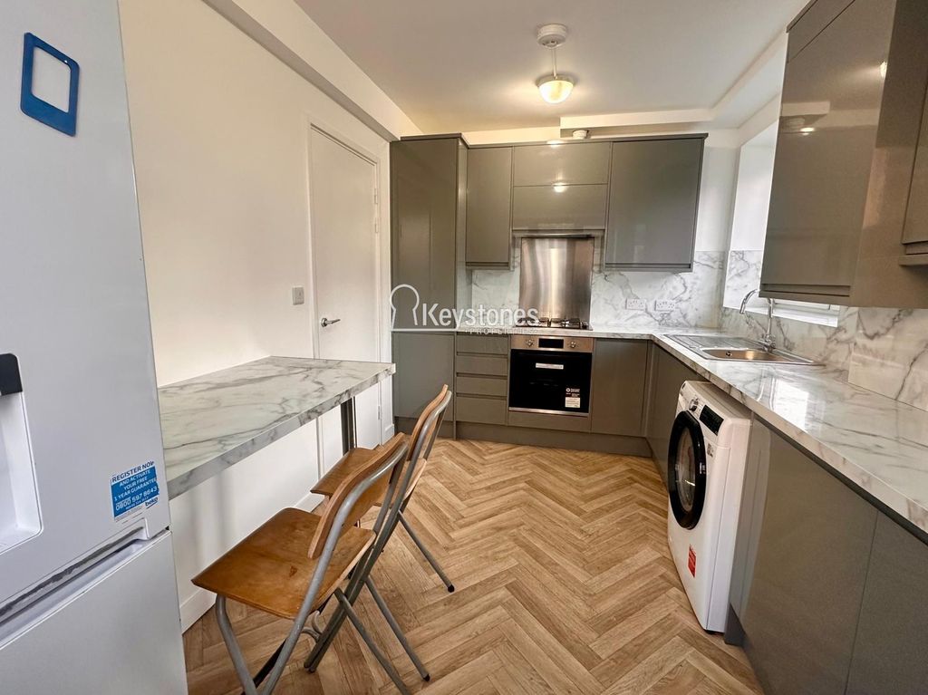 Property photo 3 of 19 Kitchen