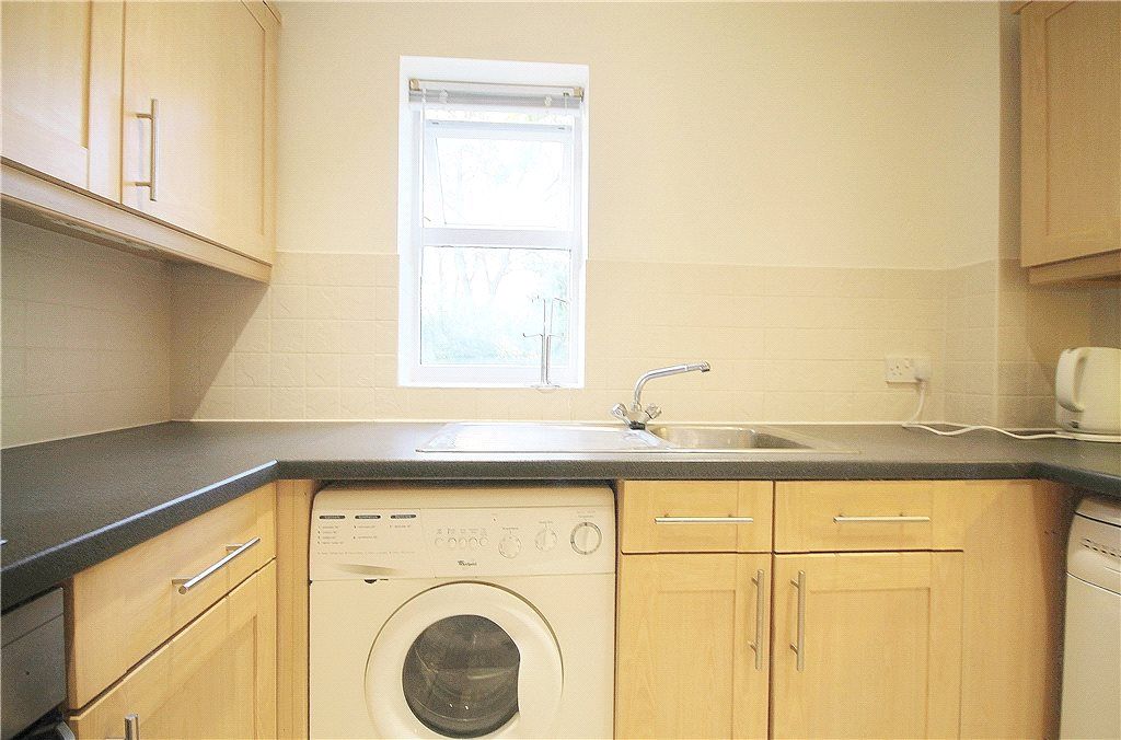 Property photo 3 of 9 Kitchen