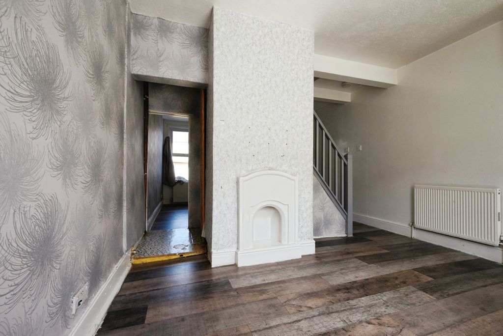 Property photo 3 of 20 Pbox-Img.Jpg
