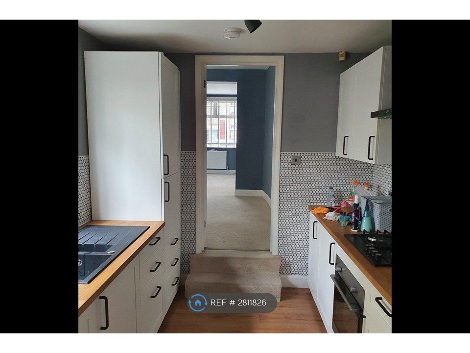 Property photo 3 of 18 Kitchen