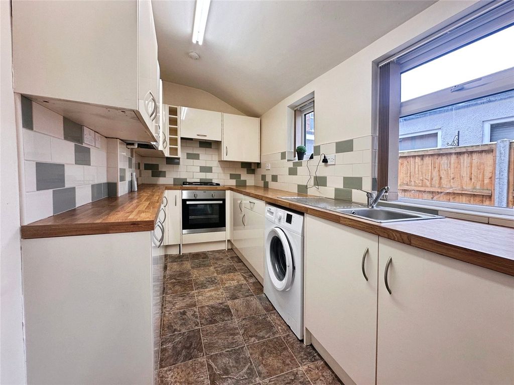 Property photo 2 of 9 Kitchen