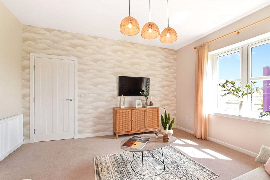 Property photo 3 of 23 Lounge