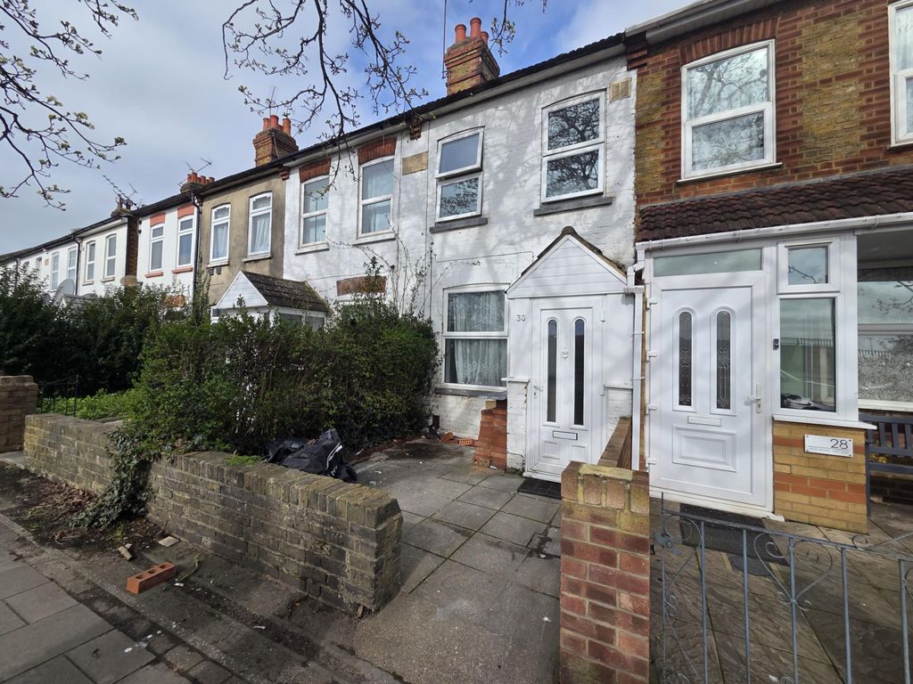 Property photo 1 of 8 3 Bed Terraced House To Rent Bath Road, Harlington, Hayes Ub3