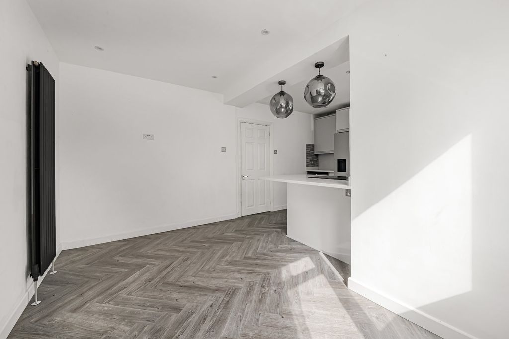 Property photo 3 of 27 Dining Area