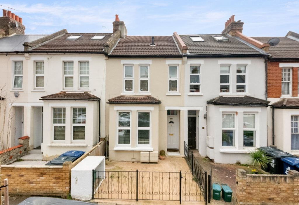 Property photo 1 of 13 Photo 3