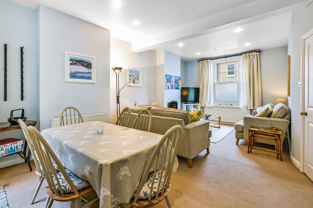 Property photo 3 of 11 Dining Area