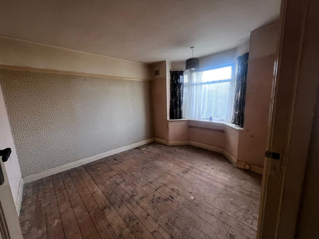 Property photo 3 of 4