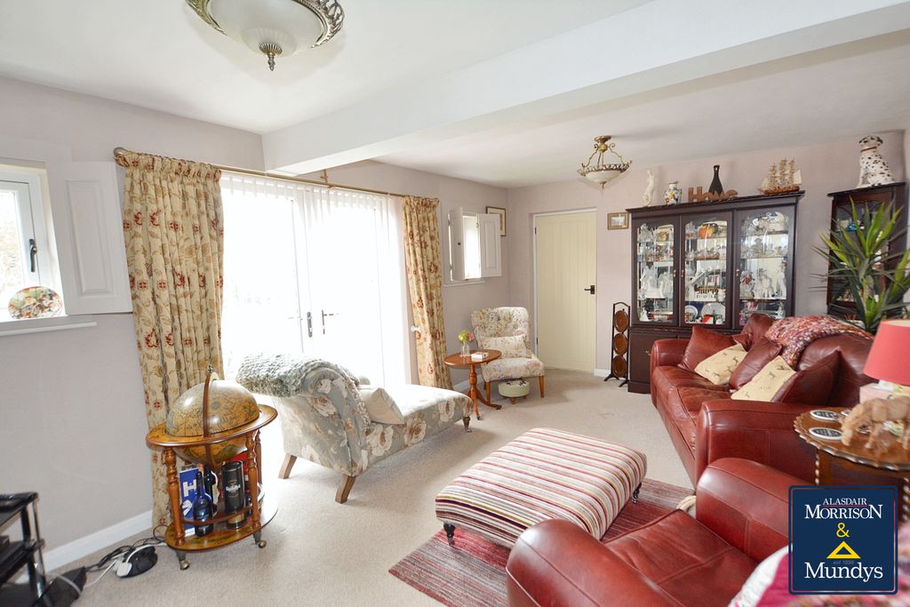 Property photo 3 of 22 Lounge (2).