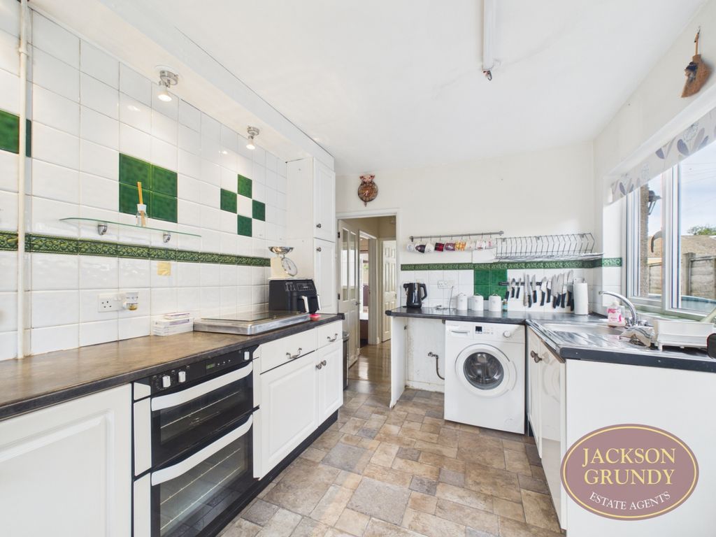 Property photo 2 of 14 Tithe Way