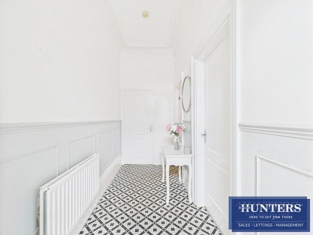 Property photo 2 of 10 Hallway