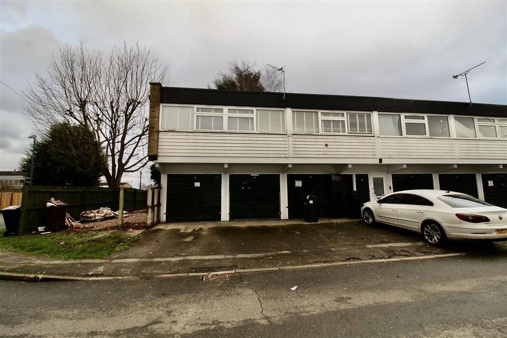 Property photo 1 of 17 Approach