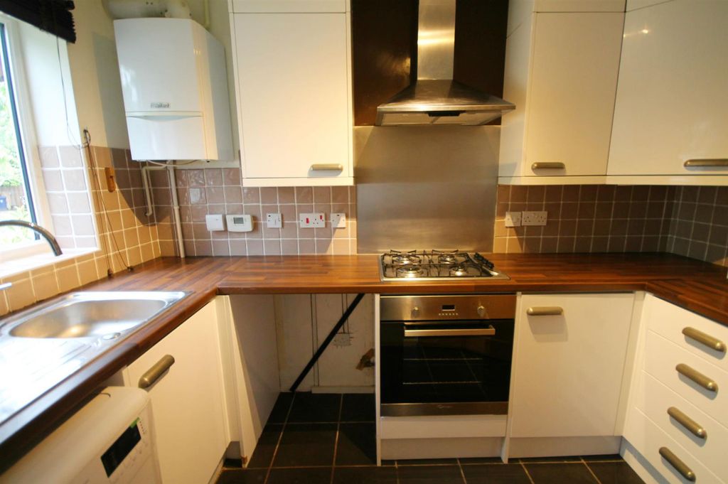 Property photo 3 of 8 Kitchen.Jpg