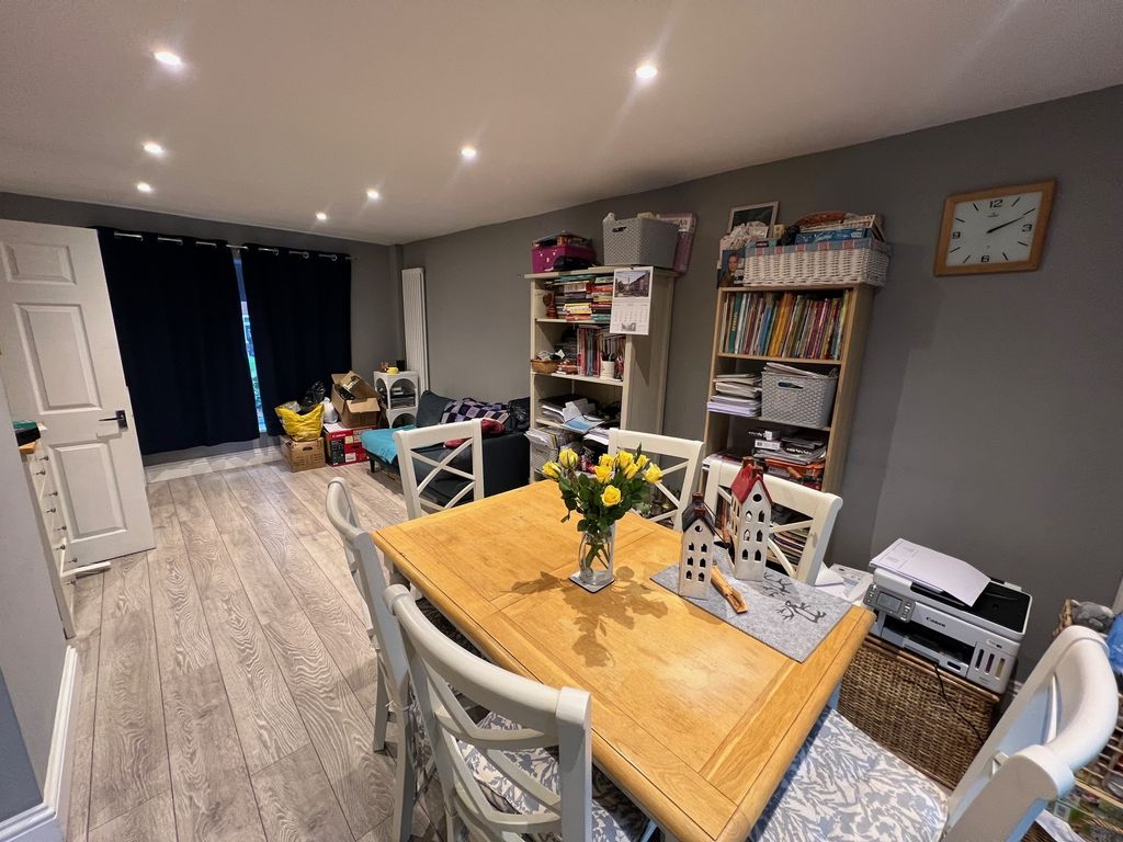 Property photo 2 of 10 Bathroom