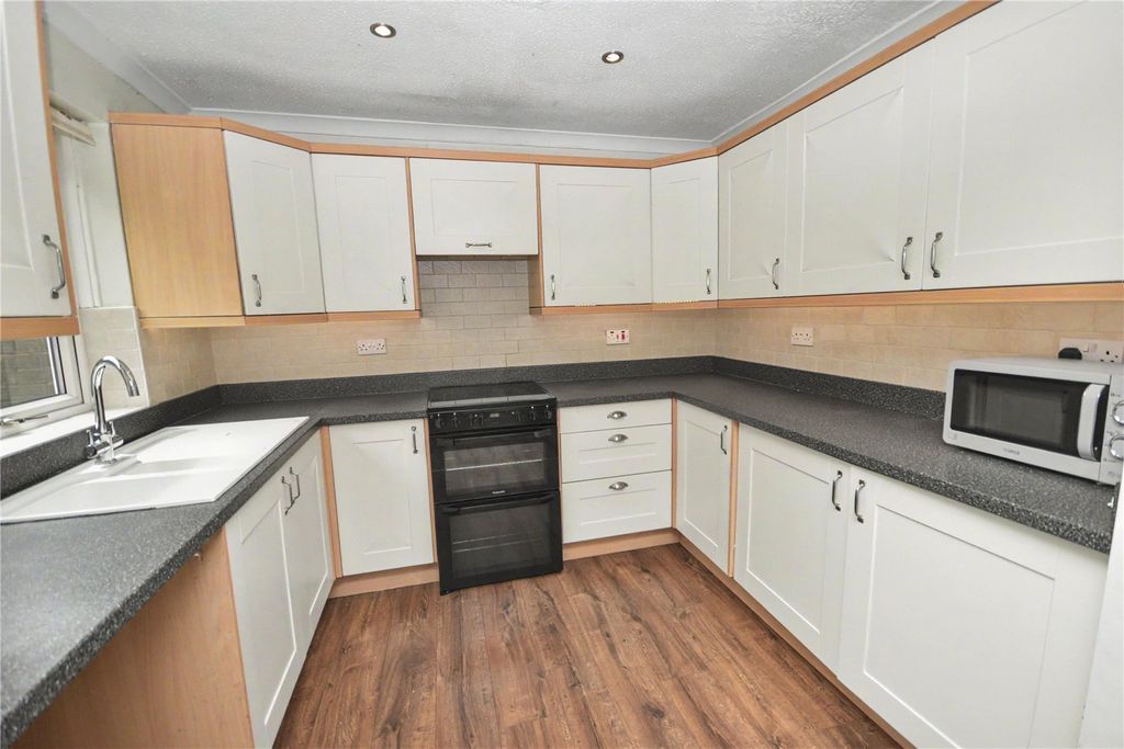 Property photo 2 of 10 Picture No. 11
