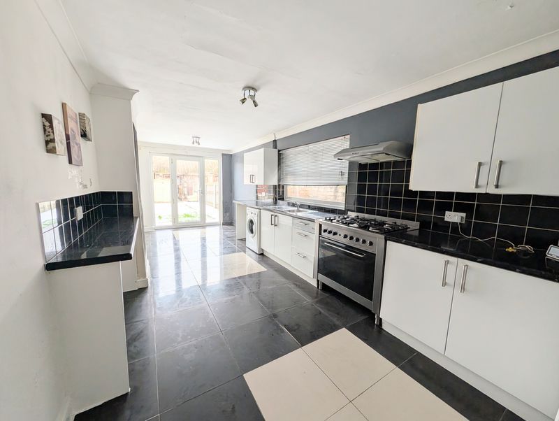 Property photo 2 of 14 Kitchen