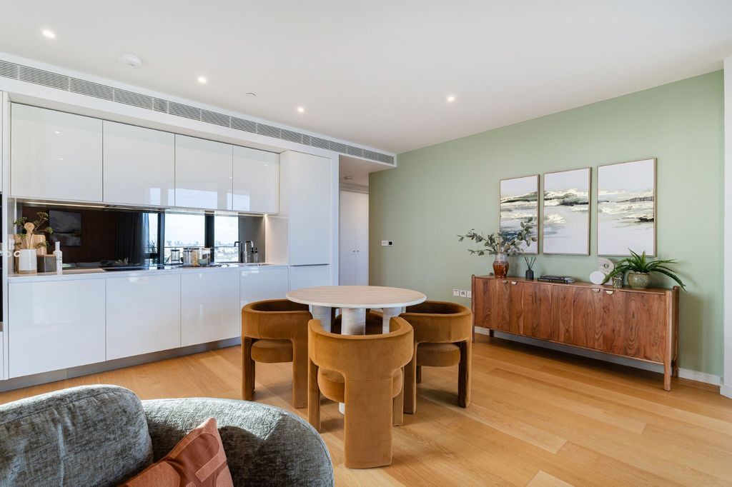 Property photo 3 of 31 Dining/Kitchen