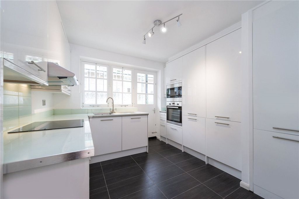 Property photo 2 of 12 Kitchen