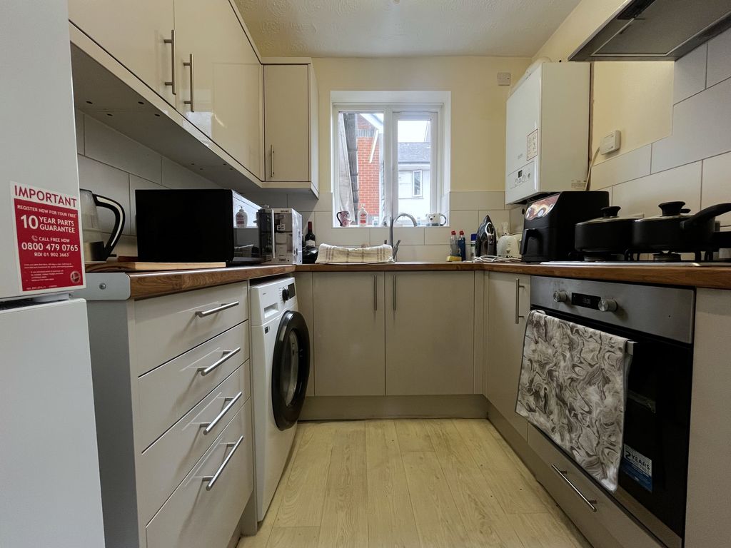 Property photo 3 of 9 Kitchen