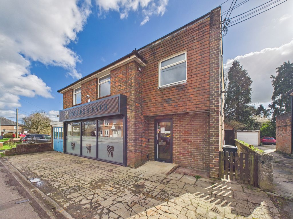 Property photo 1 of 8 Cam02136G0-Pr0554-Still008