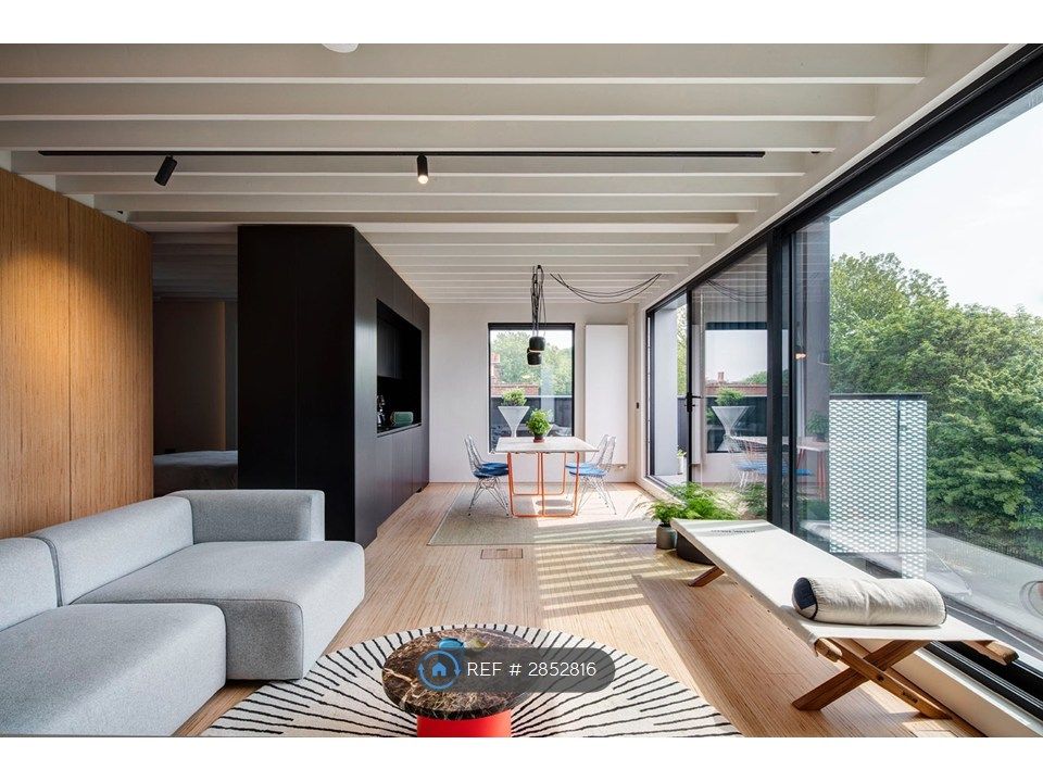 Property photo 1 of 10 Leaving Room