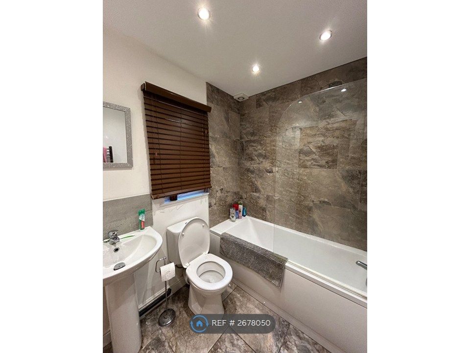 Property photo 2 of 7 Bathroom 2