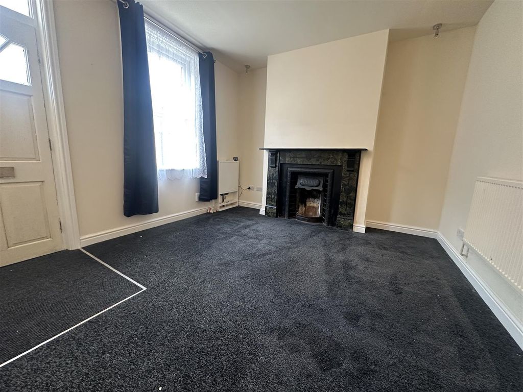 Property photo 2 of 16 Lounge 3.Jpeg