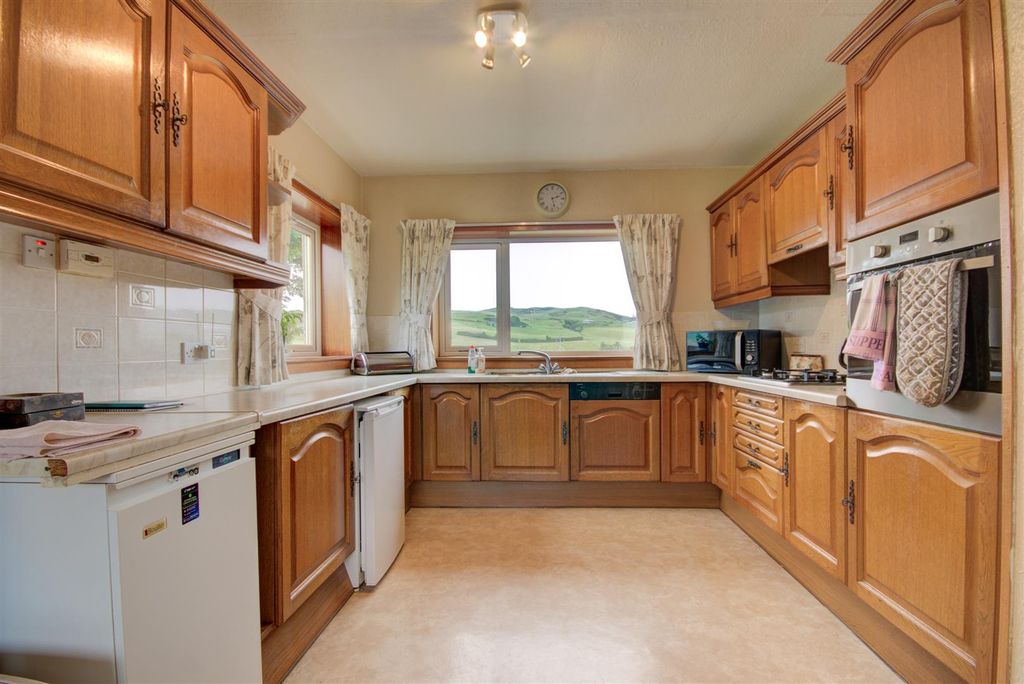 Property photo 3 of 19 Kitchen/Diner