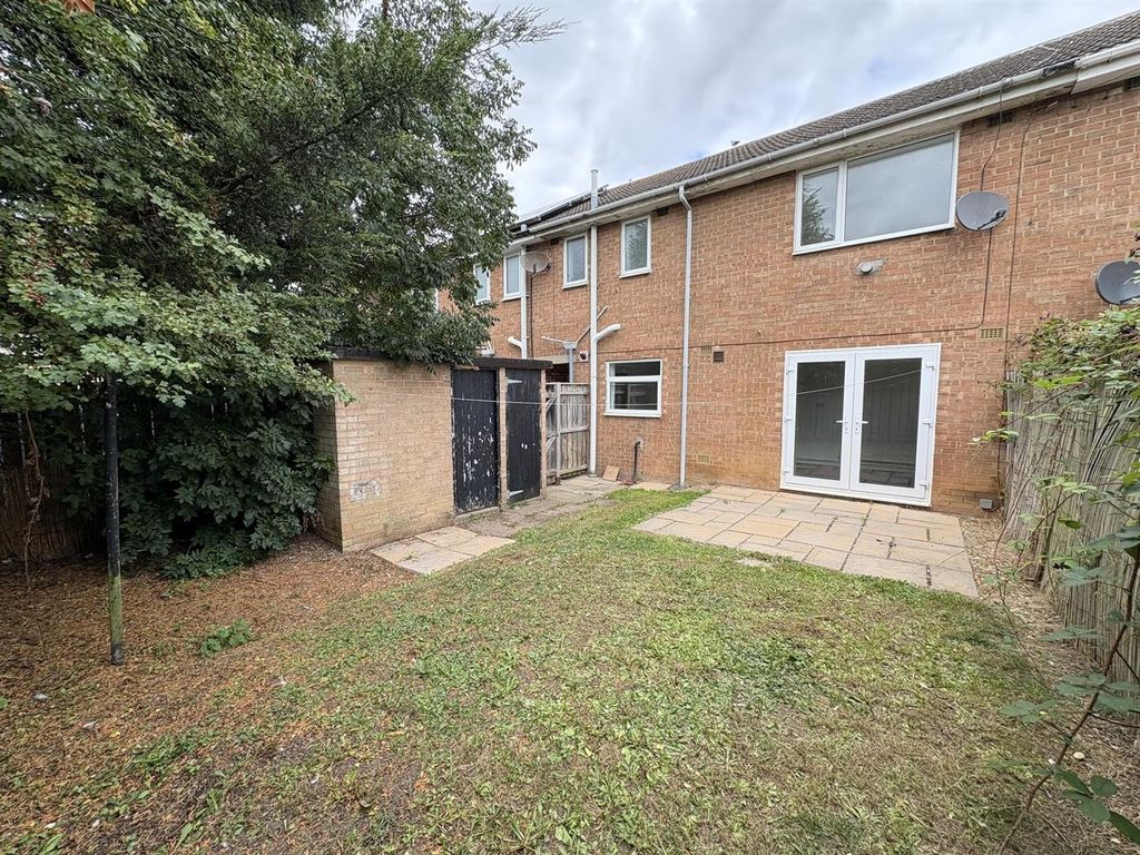Property photo 2 of 18 Externally