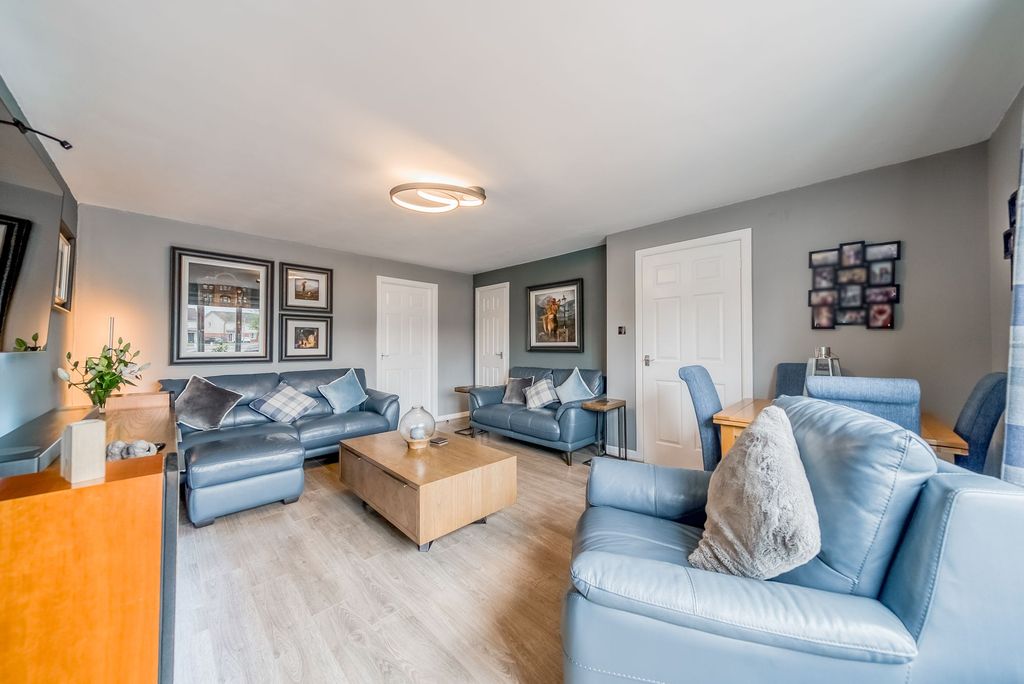 Property photo 3 of 27