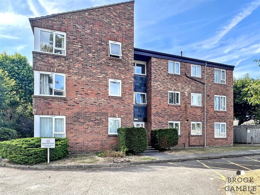 Property photo 1 of 13 01323 438506