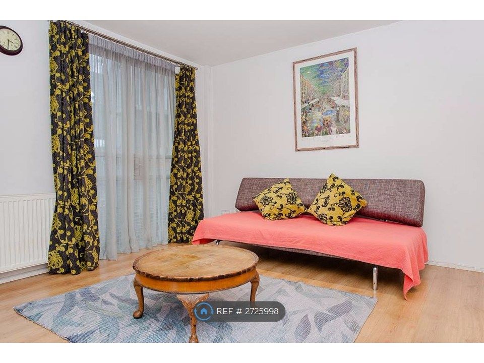 Property photo 3 of 21 Living Room