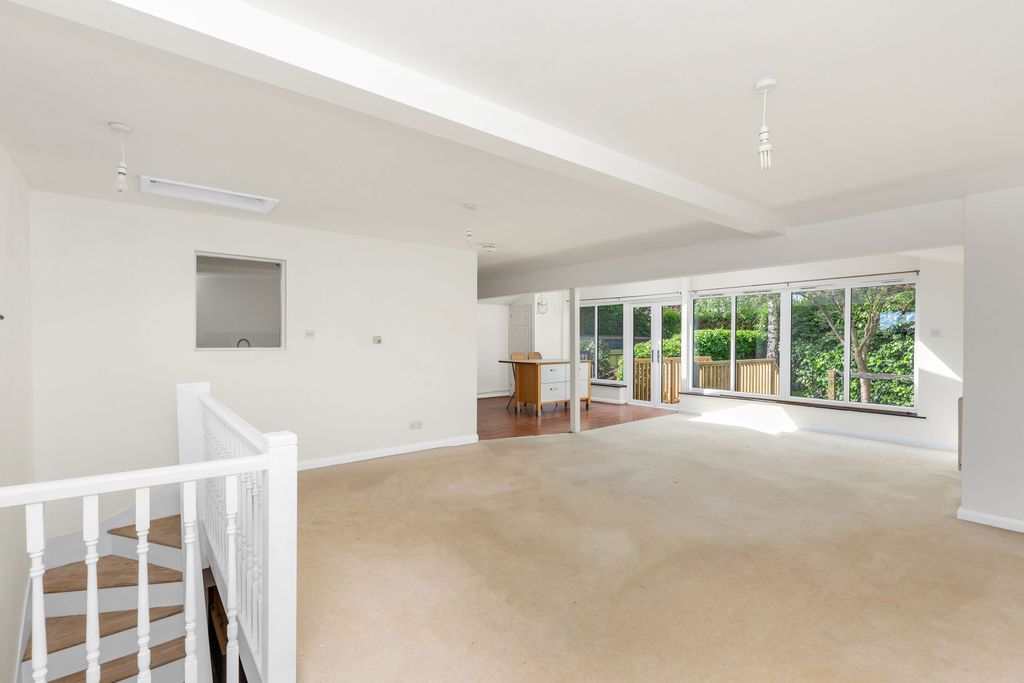 Property photo 2 of 24