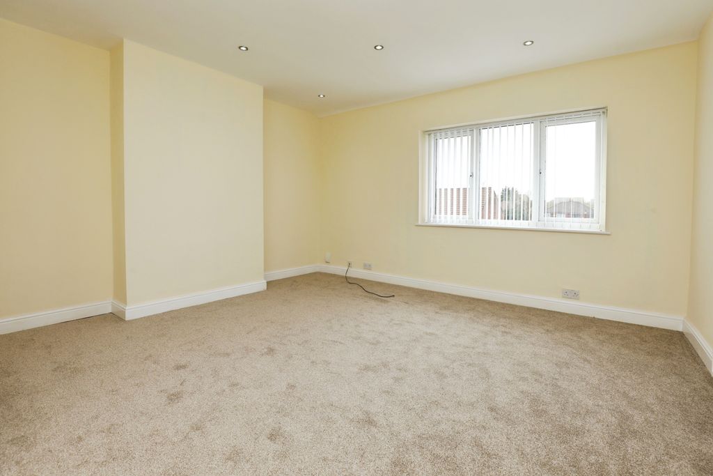 Property photo 3 of 12 Lounge