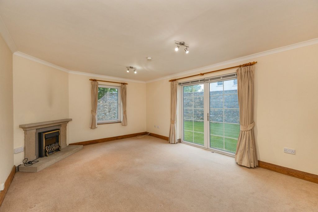 Property photo 3 of 11 Picture No. 15