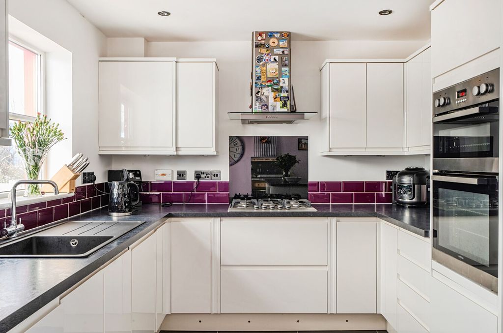 Property photo 3 of 16