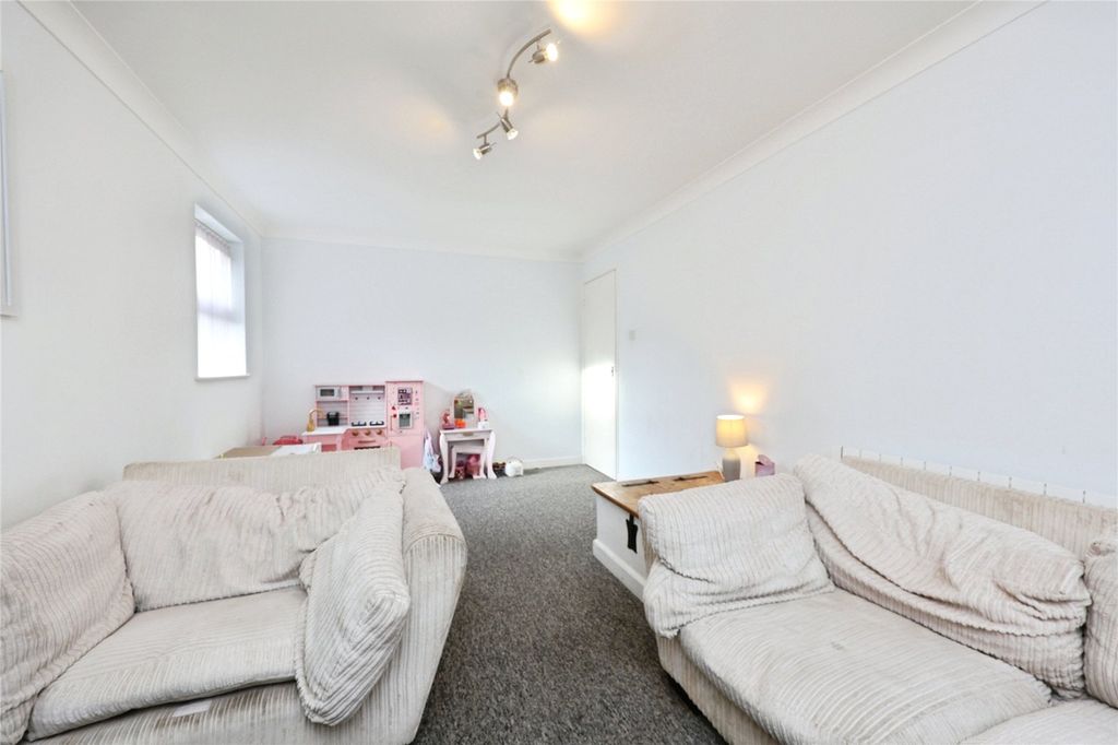 Property photo 3 of 8 Picture No. 10