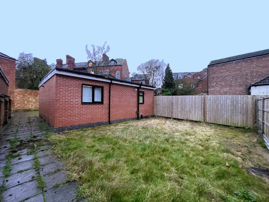 Property photo 1 of 6 Self Contained Flat 