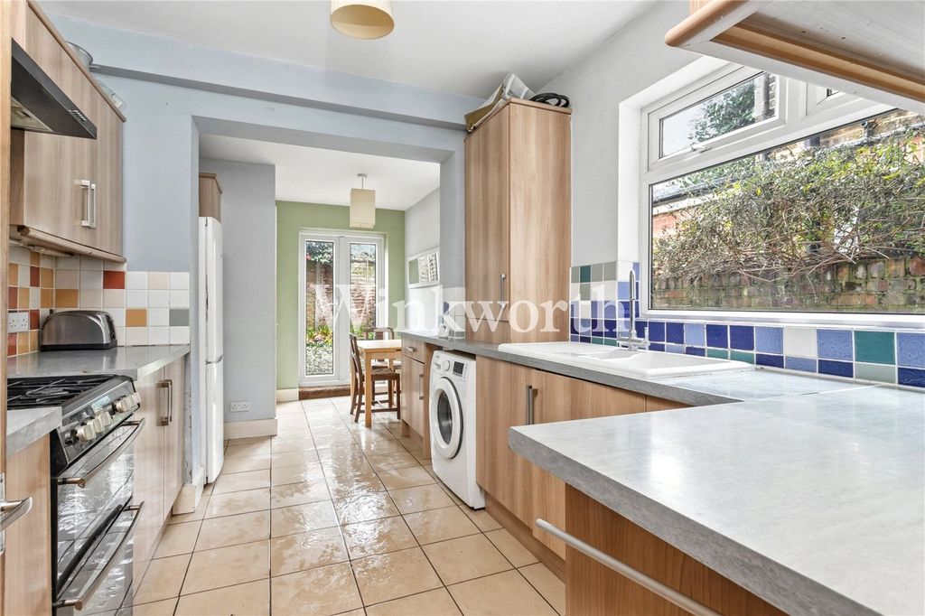 Property photo 2 of 19 Picture No. 16